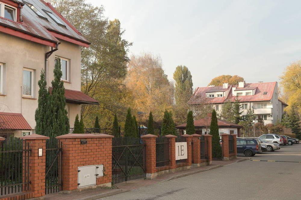 Anton House Hotel Варшава Екстериор снимка